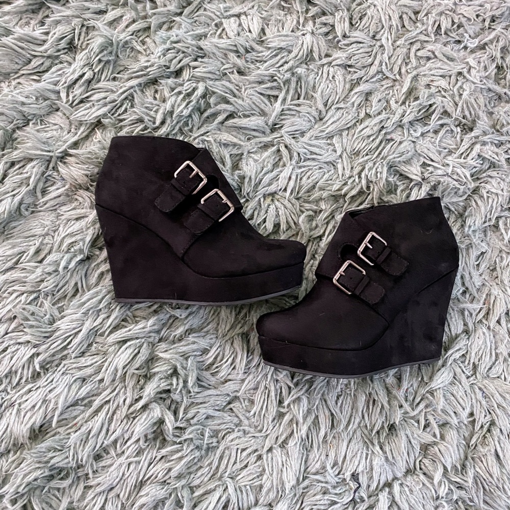SODE wedge booties